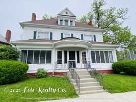 featured image of 324 W 4th St #1