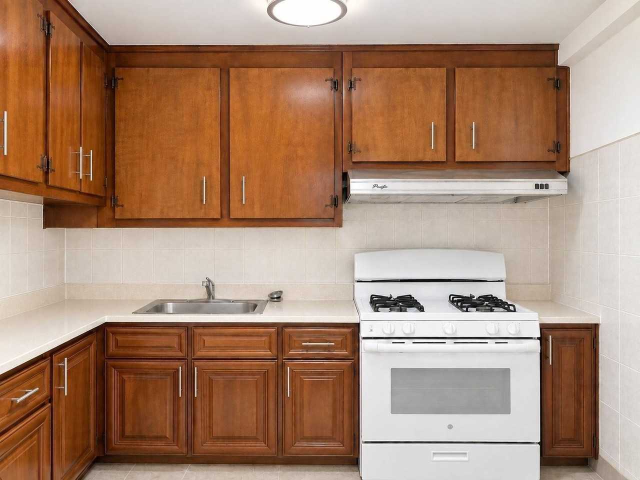 13710 Franklin Ave #102 - Photo 3 of 6