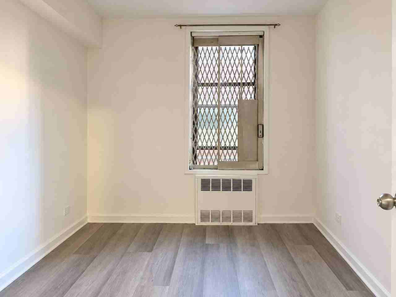 13710 Franklin Ave #102 - Photo 5 of 6