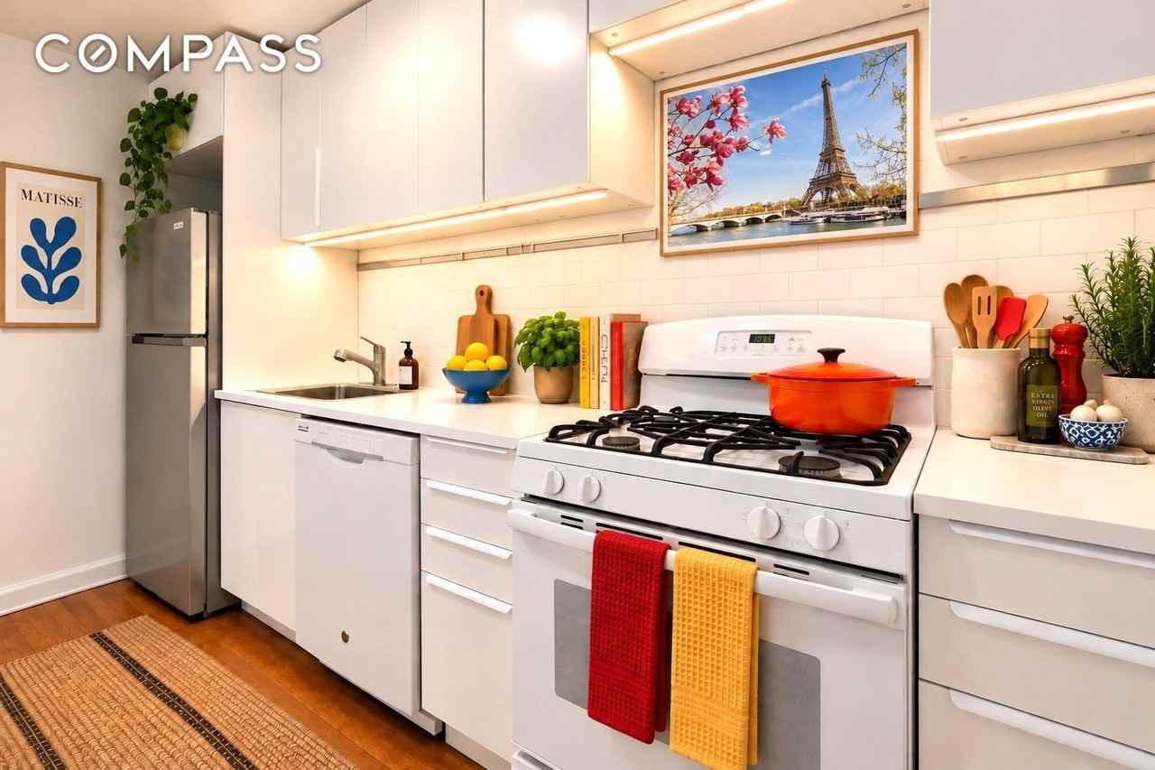 136 Fort Greene Pl - Photo 3 of 8