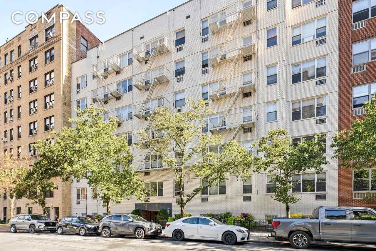235 W 70th St #E - Photo 6 of 6