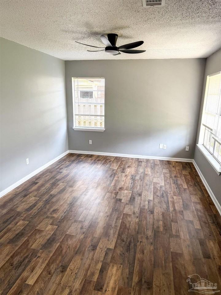 6255 Memphis Ave - Photo 2 of 11