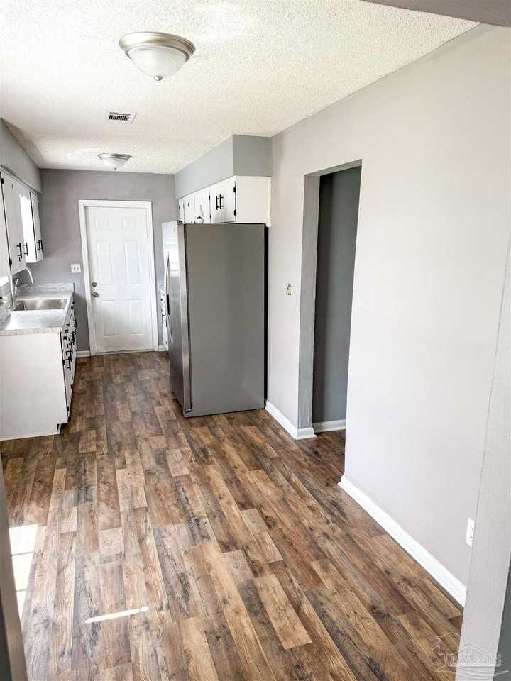 6255 Memphis Ave - Photo 3 of 11