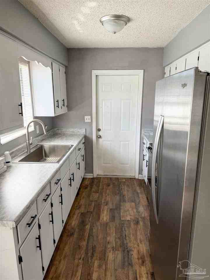 6255 Memphis Ave - Photo 4 of 11