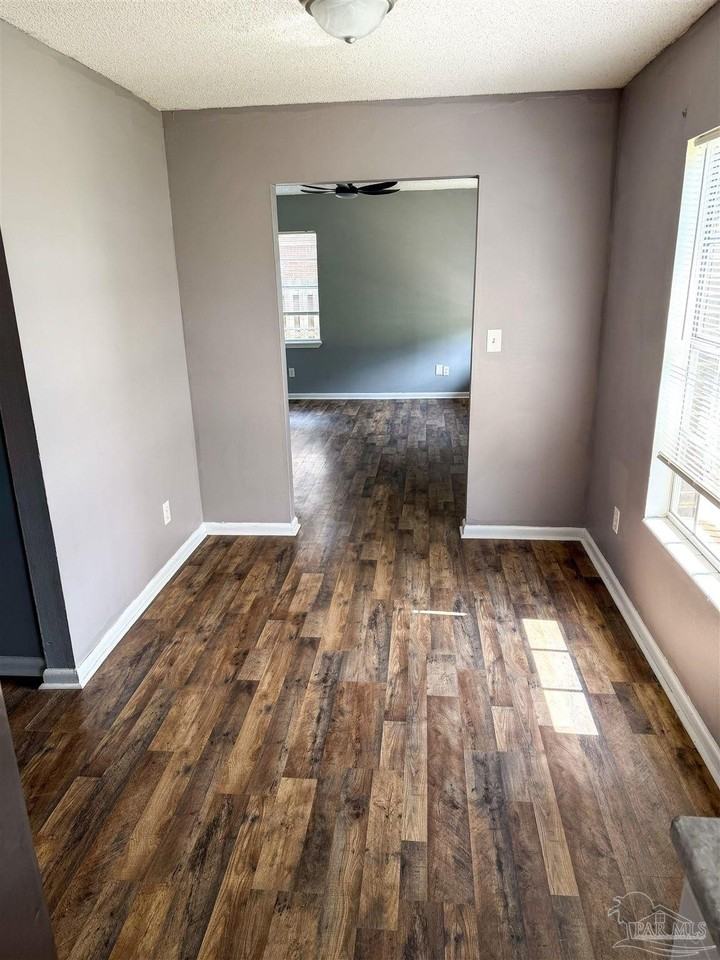 6255 Memphis Ave - Photo 5 of 11