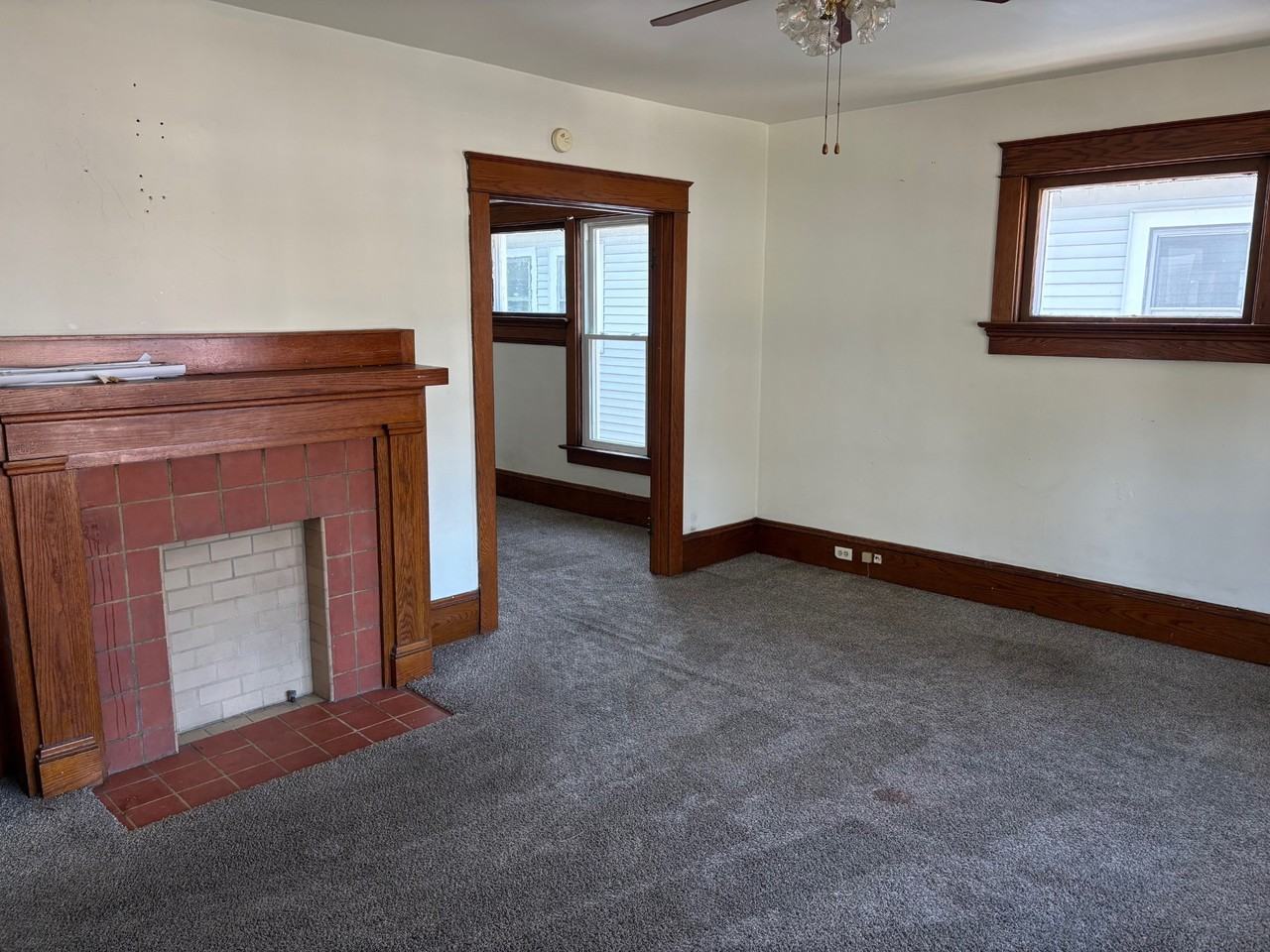 145 E 30th St #2 - Photo 2 of 8