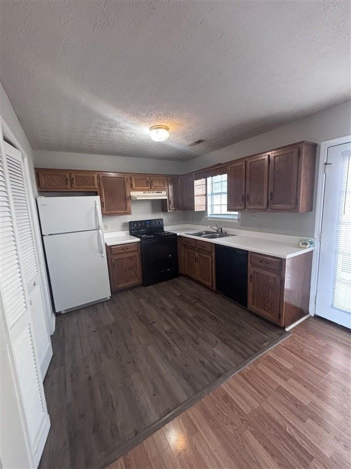 1746 Cave Mill Rd - Photo 4 of 8