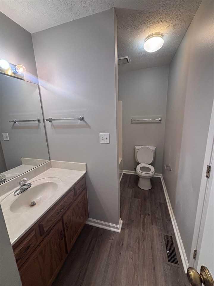 1746 Cave Mill Rd - Photo 6 of 8