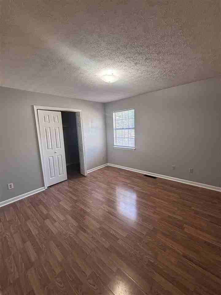 1746 Cave Mill Rd - Photo 7 of 8