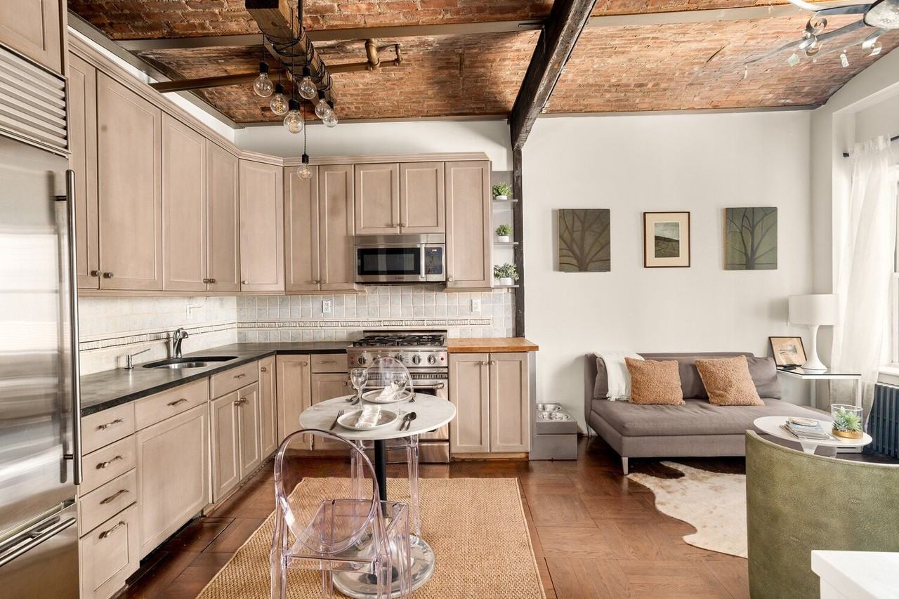 205 W 57th St - Photo 3 of 10