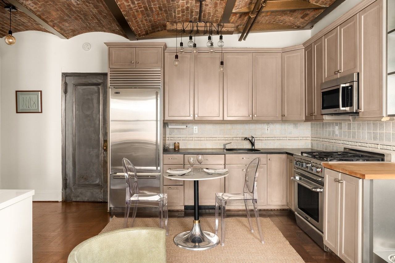 205 W 57th St - Photo 4 of 10