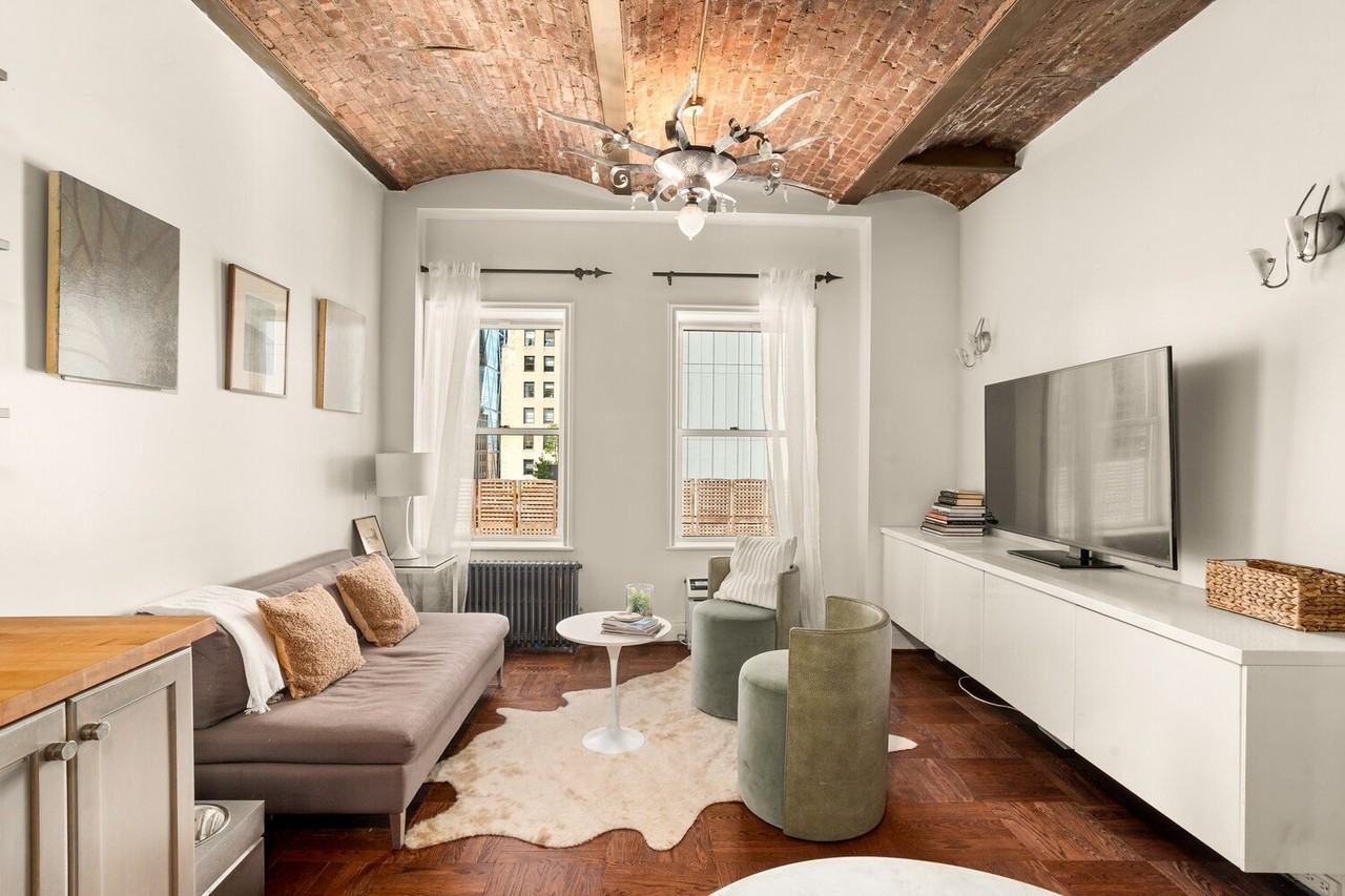 205 W 57th St - Photo 5 of 10