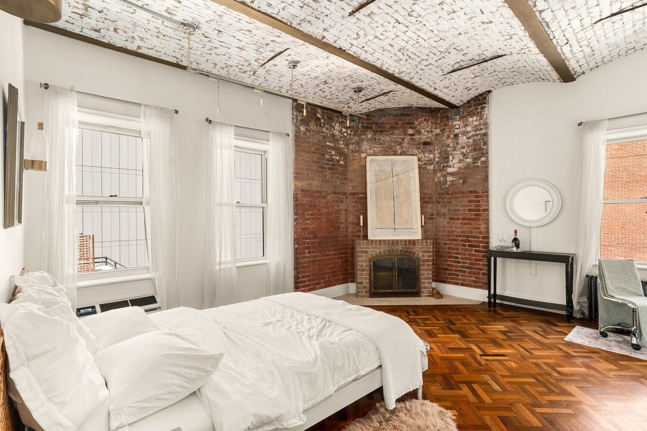 205 W 57th St - Photo 6 of 10