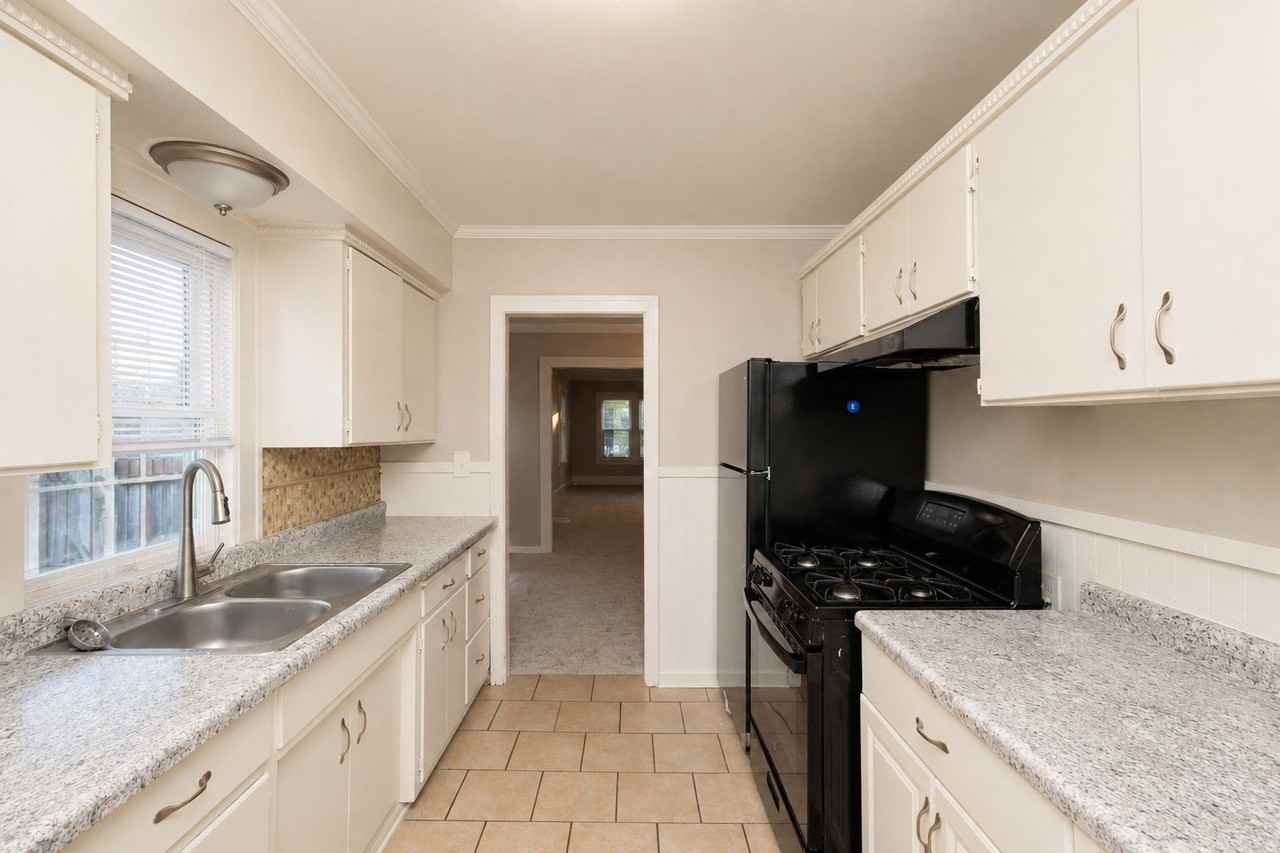 3754 Dupont Ave N - Photo 3 of 21