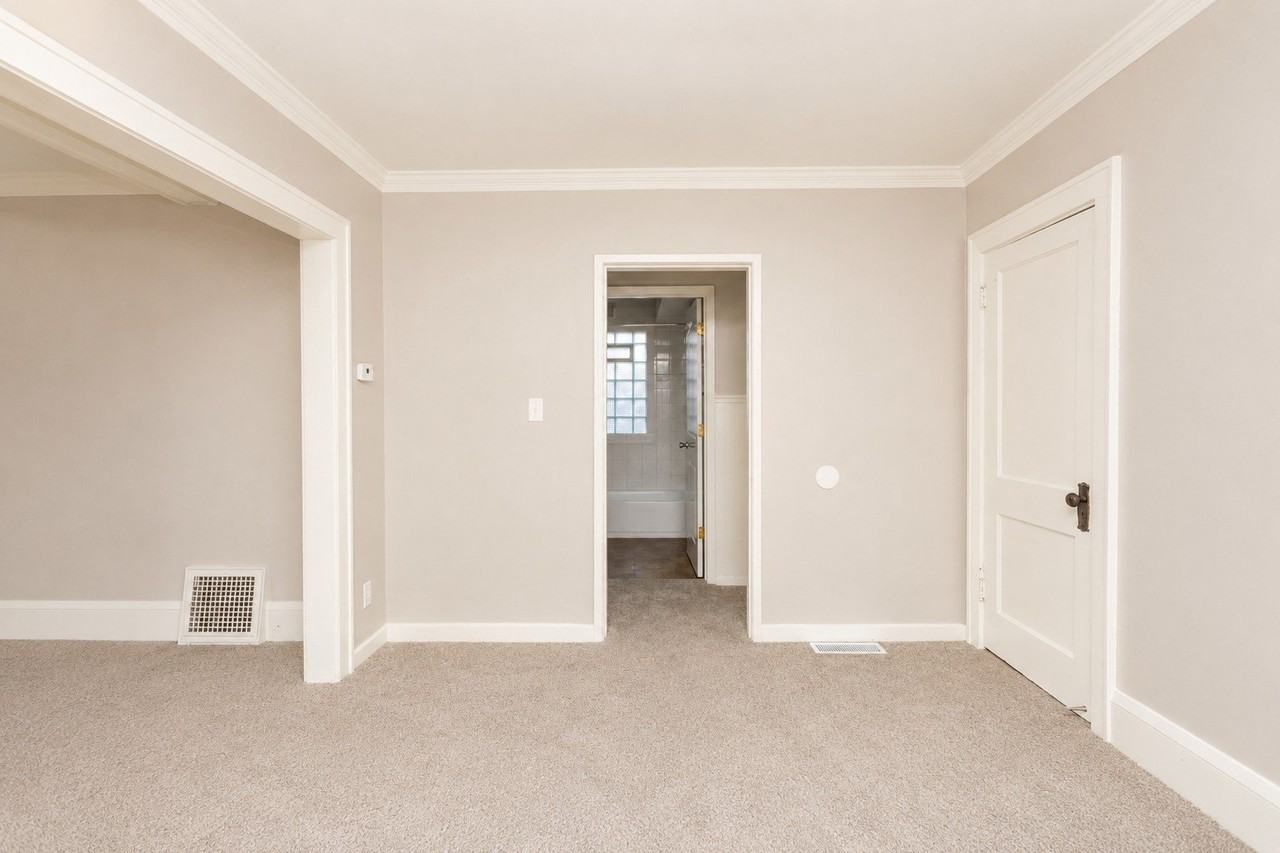 3754 Dupont Ave N - Photo 7 of 21