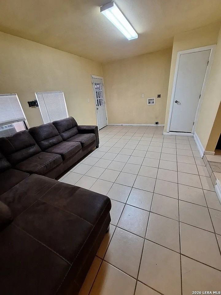 1040 Gulf - Photo 4 of 17