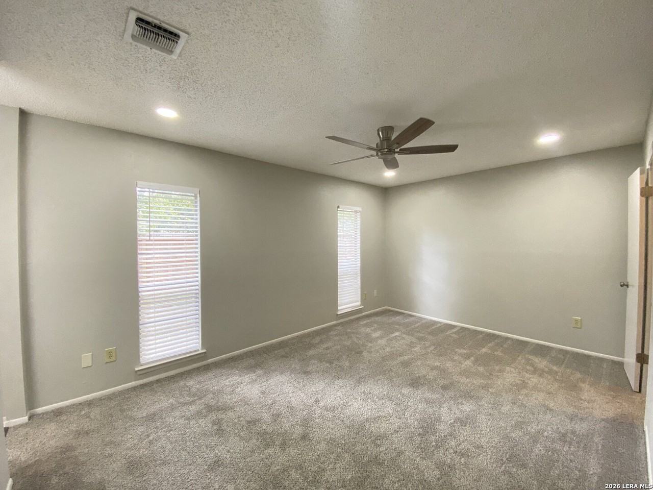 7146 Spring Grove St - Photo 6 of 22