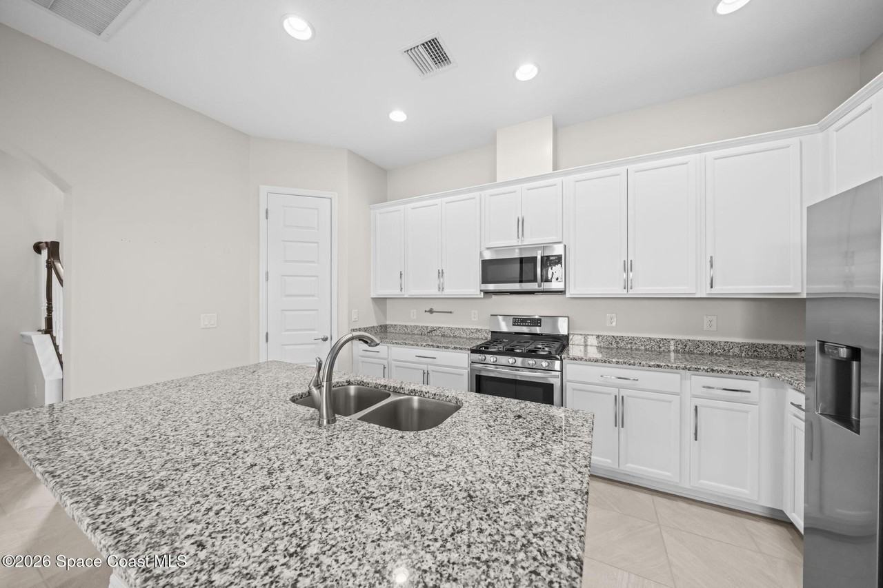 8008 Gullen Dr - Photo 6 of 46
