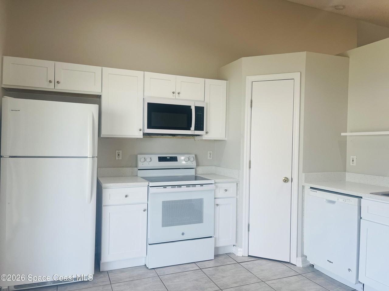2824 Maderia Cir - Photo 2 of 10