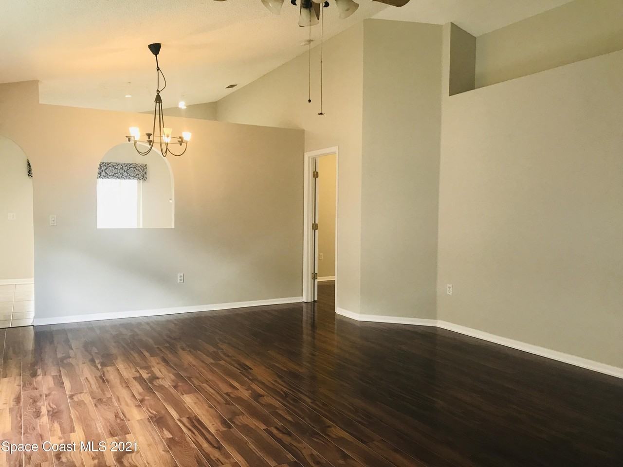 2824 Maderia Cir - Photo 5 of 10