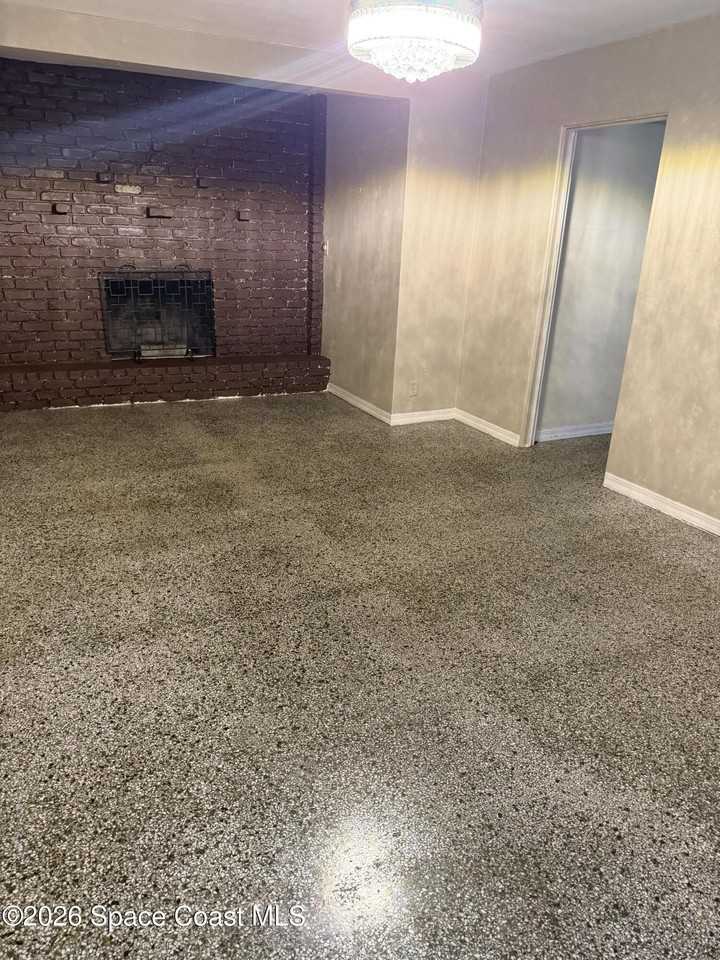 1601 Virginia Dr - Photo 4 of 19