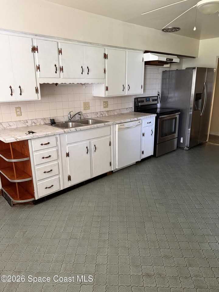 1601 Virginia Dr - Photo 5 of 19