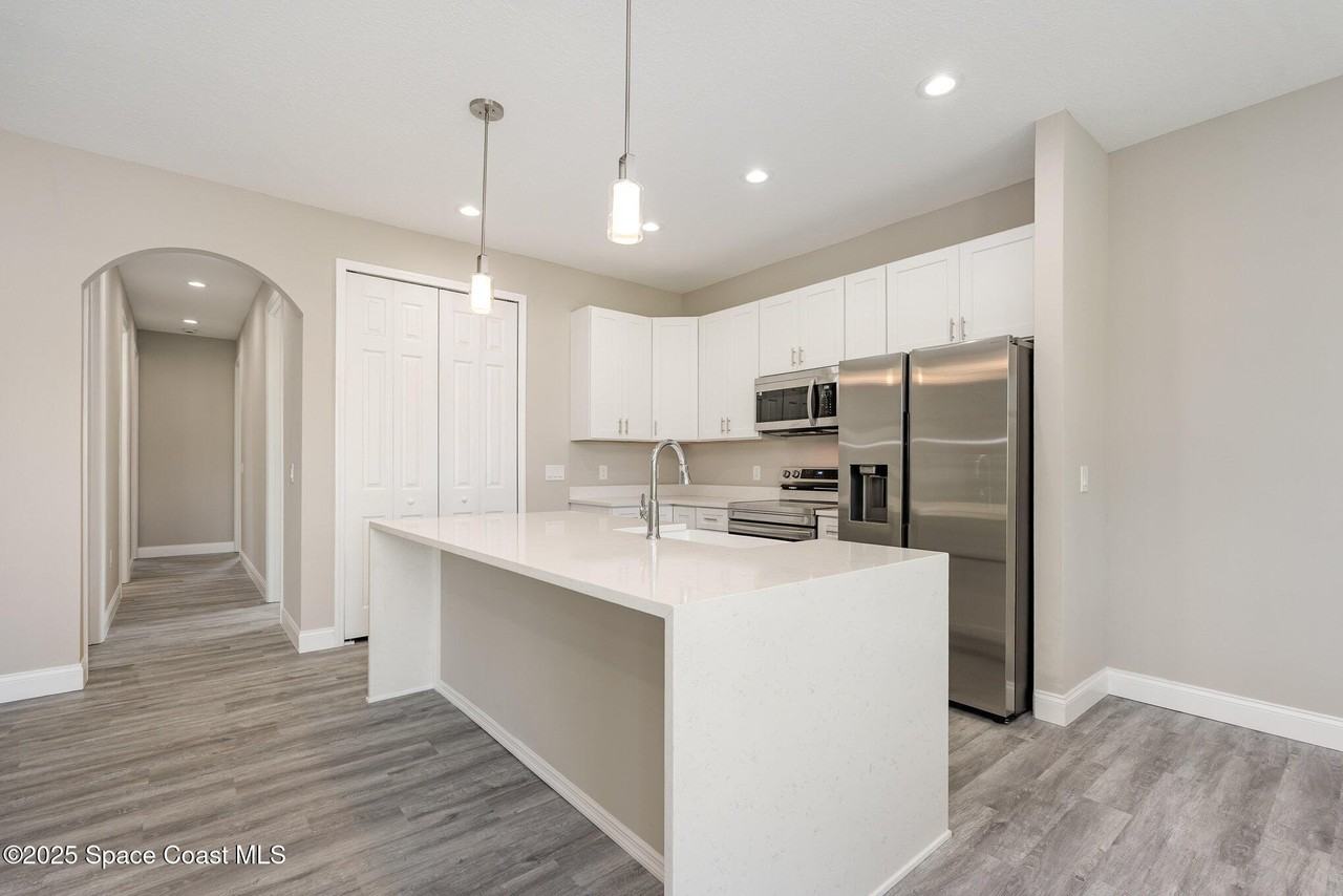 3187 Topsey Ave Se - Photo 6 of 35