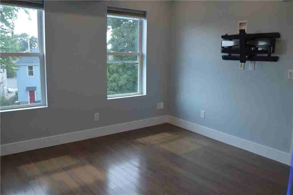 581 Central Ave #3R - Photo 6 of 9