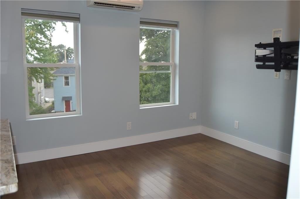 581 Central Ave #3R - Photo 7 of 9