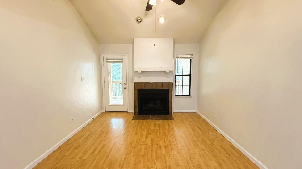 1104 Greentree Ct #H - Photo 4 of 36