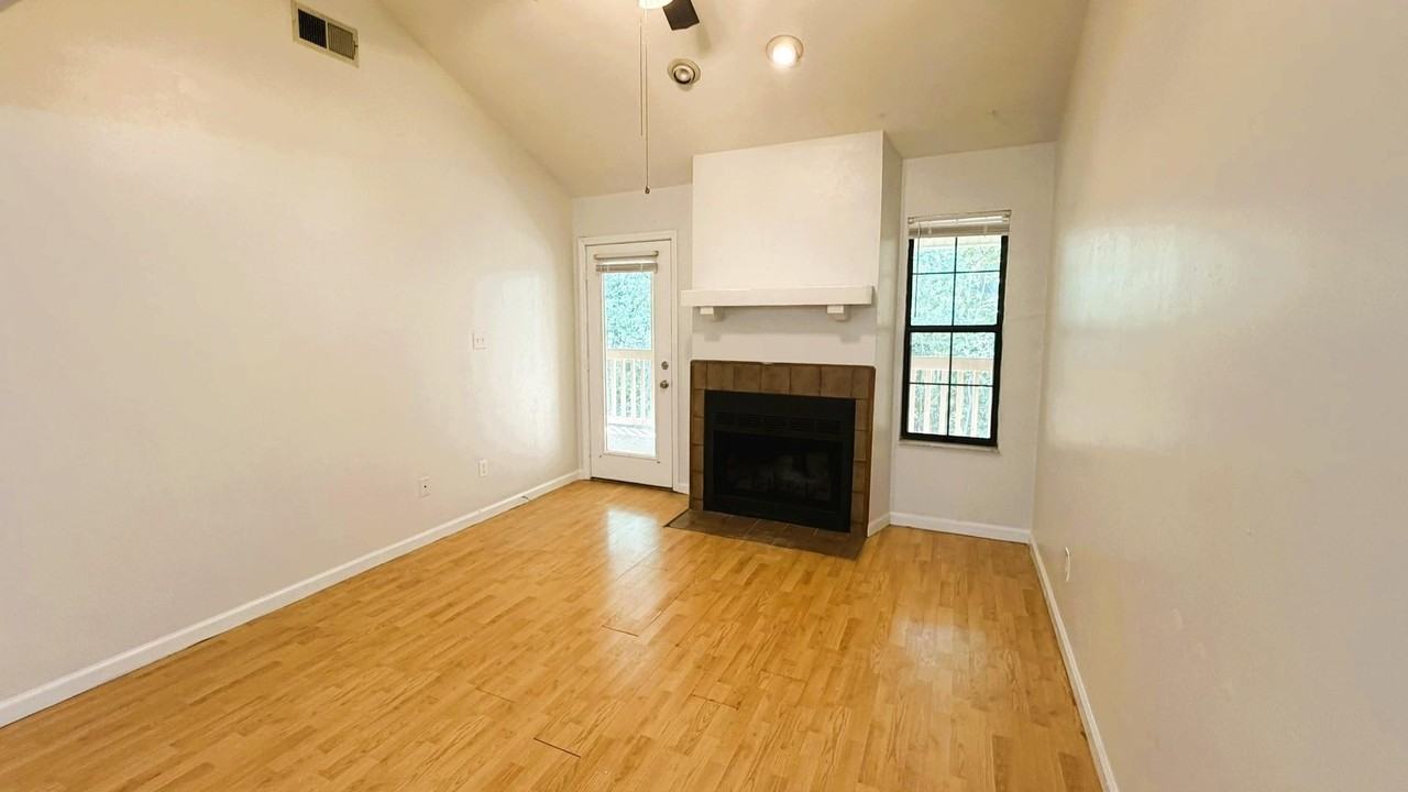 1104 Greentree Ct #H - Photo 5 of 36