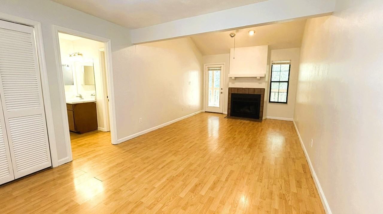 1104 Greentree Ct #H - Photo 6 of 36