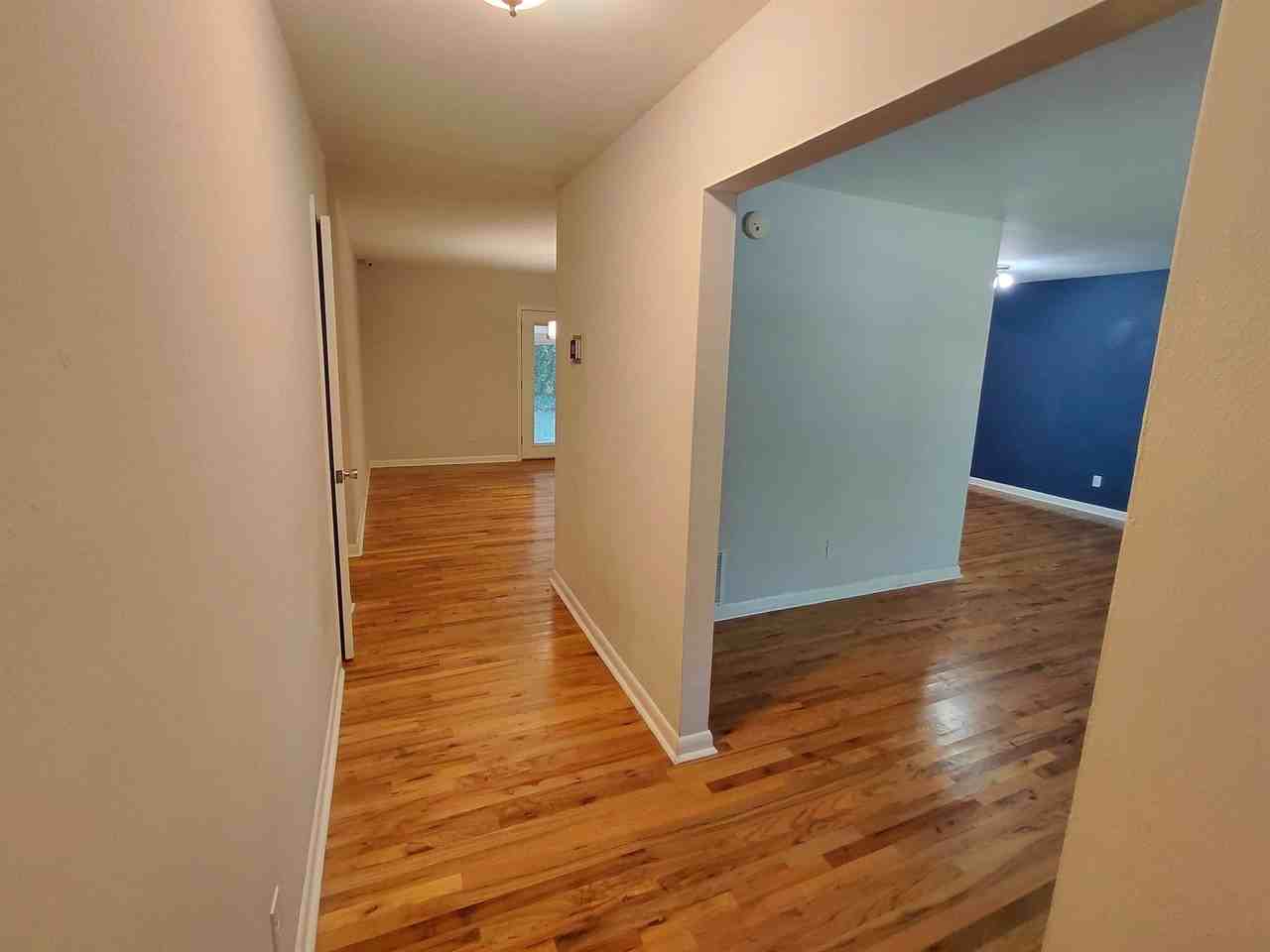 2106 Scenic Rd - Photo 2 of 19