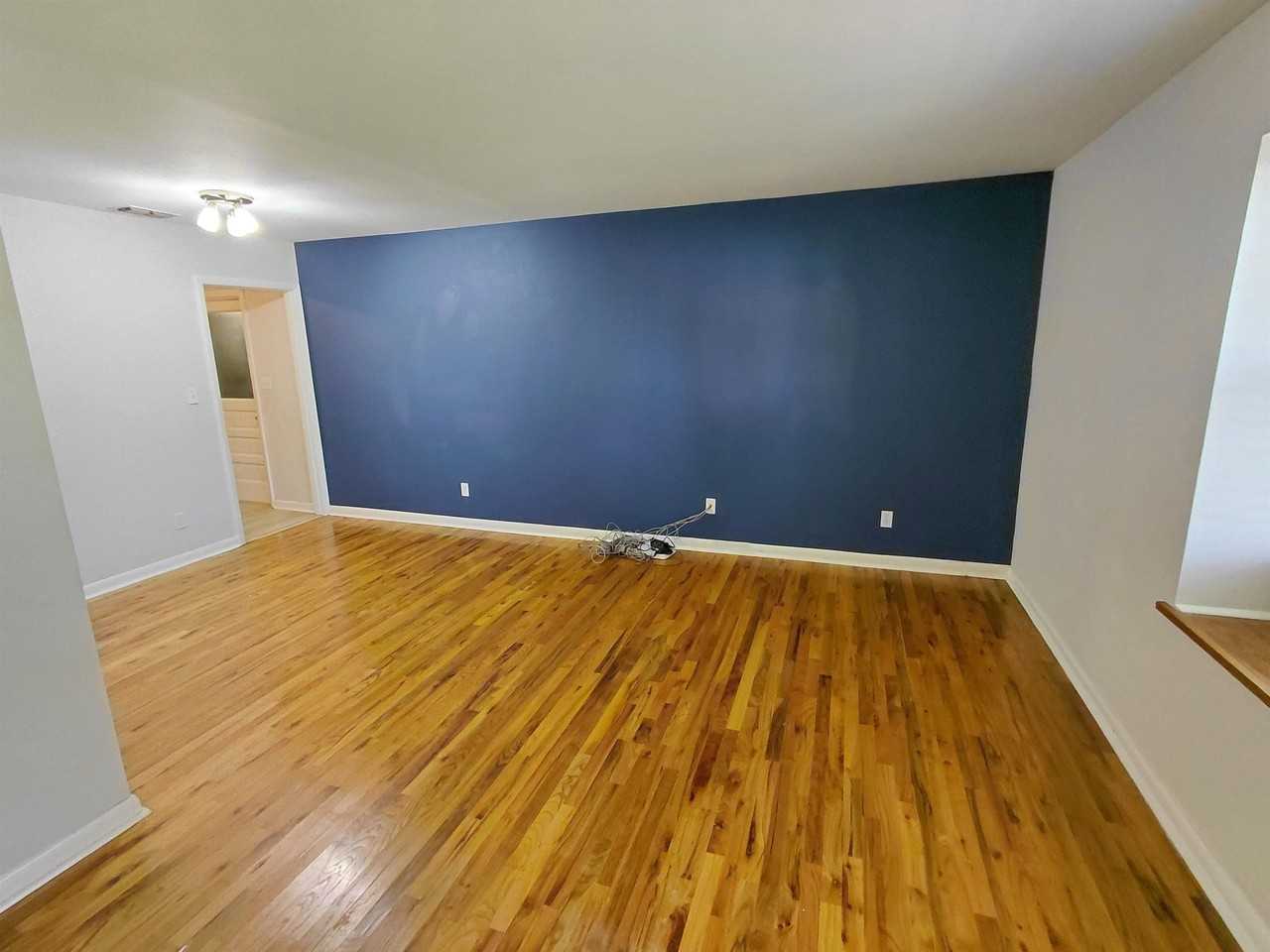 2106 Scenic Rd - Photo 3 of 19