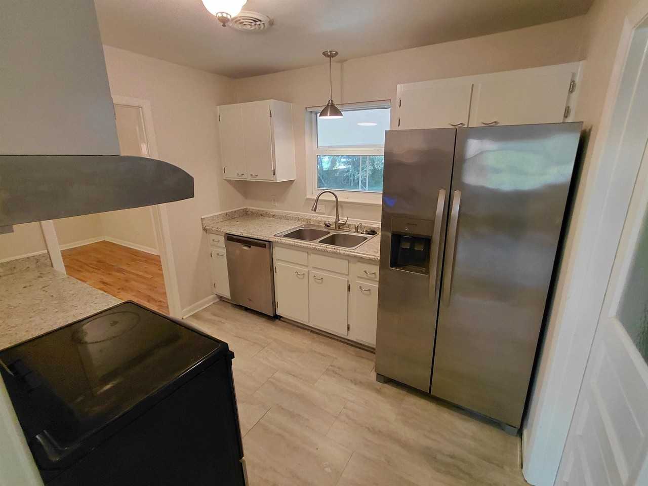 2106 Scenic Rd - Photo 5 of 19