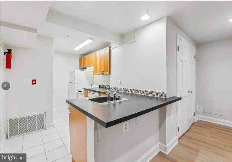 2303 17th St Nw #B - Photo 4 of 17