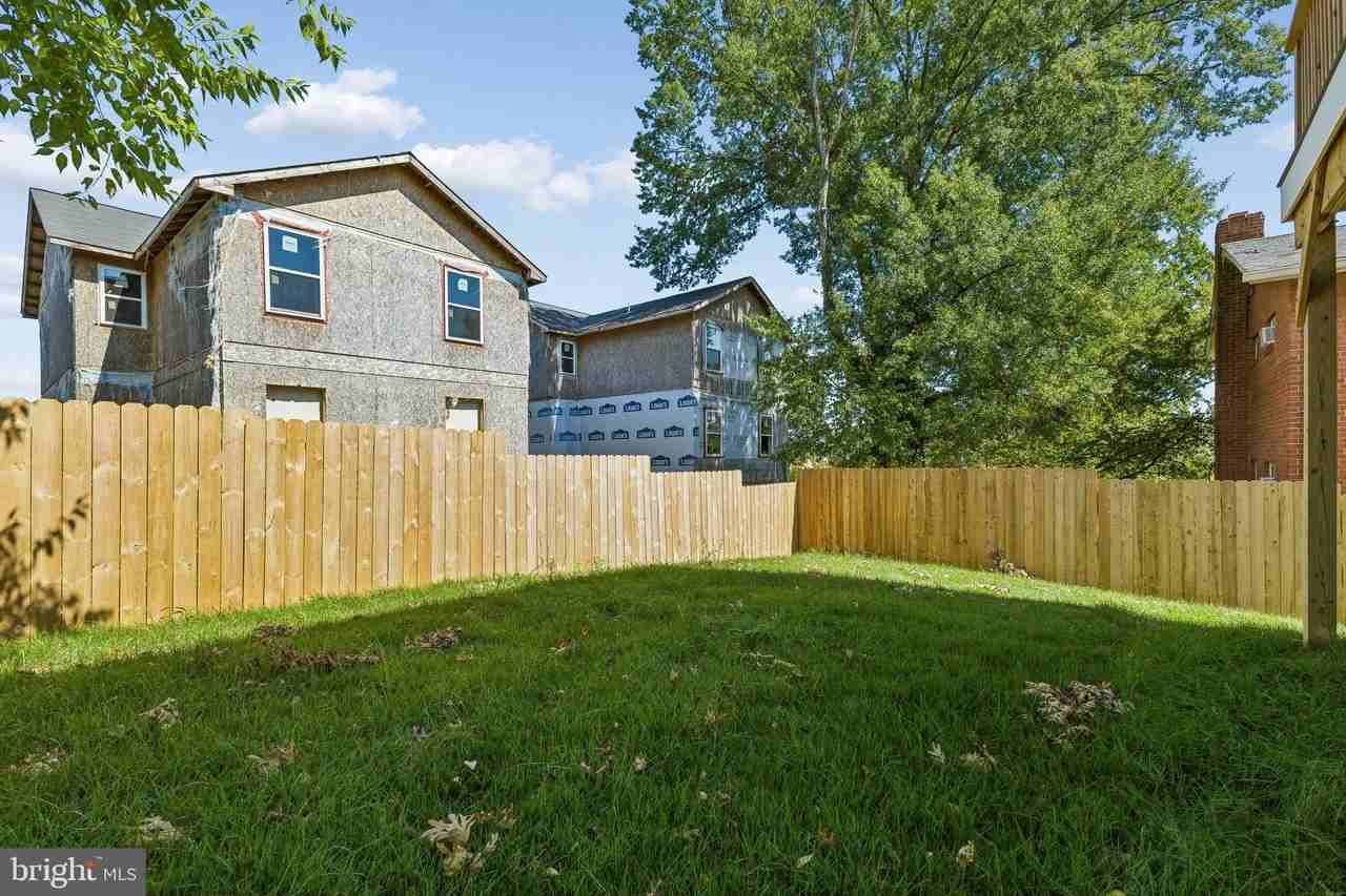 5046 Astor Pl Se - Photo 5 of 36