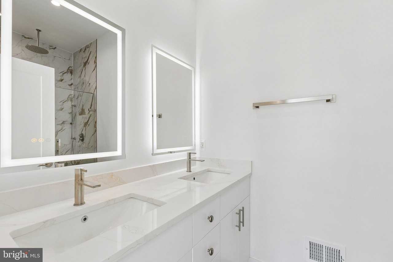 5046 Astor Pl Se - Photo 7 of 36