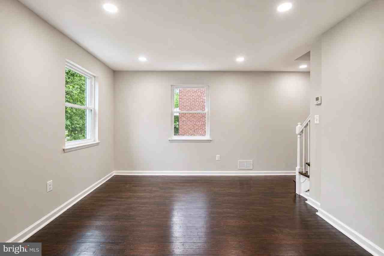 4609 E Capitol St Se - Photo 7 of 34