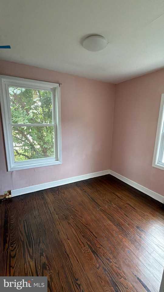 2318 S Dupont Blvd - Photo 2 of 10