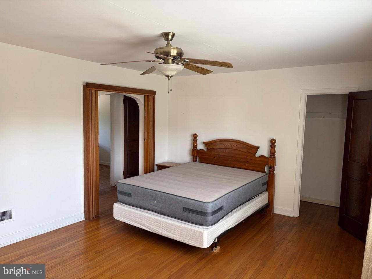1403 Beech St - Photo 2 of 7