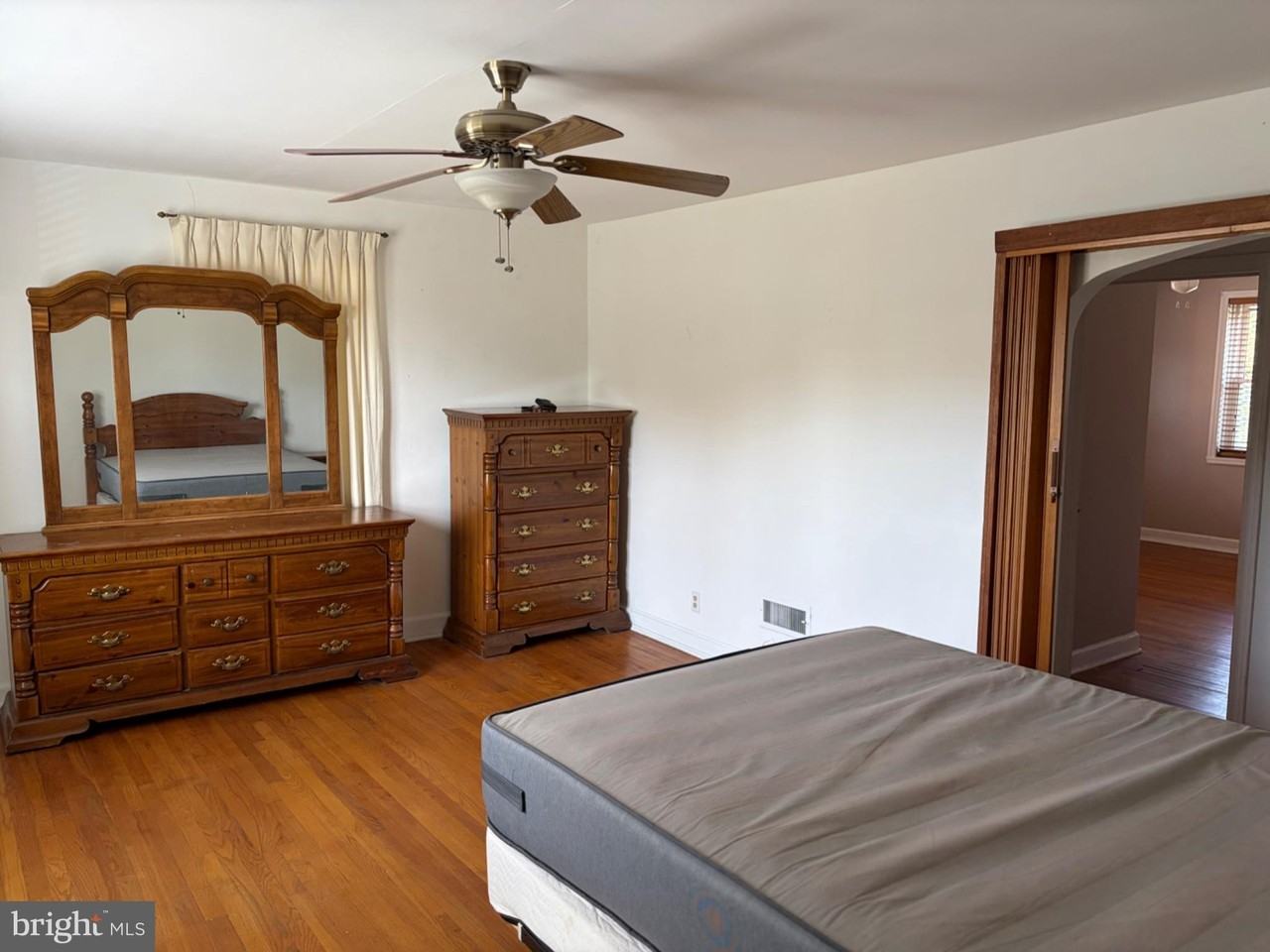 1403 Beech St - Photo 3 of 7