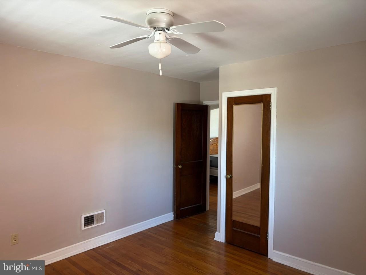 1403 Beech St - Photo 6 of 7