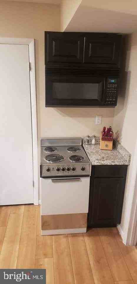 580 Knollwood Rd - Photo 3 of 10