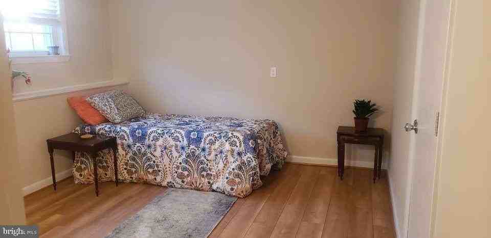 580 Knollwood Rd - Photo 4 of 10