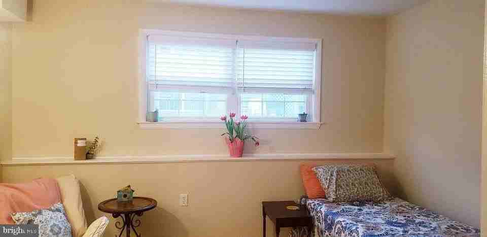 580 Knollwood Rd - Photo 5 of 10