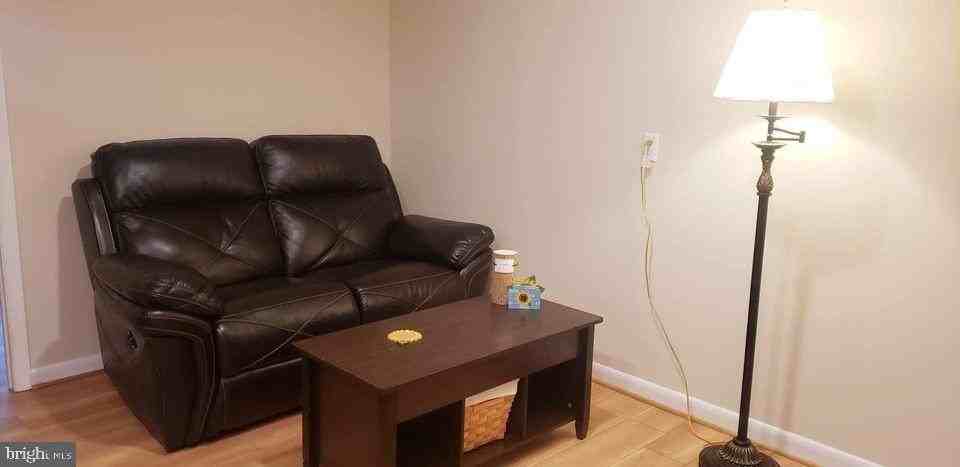 580 Knollwood Rd - Photo 7 of 10
