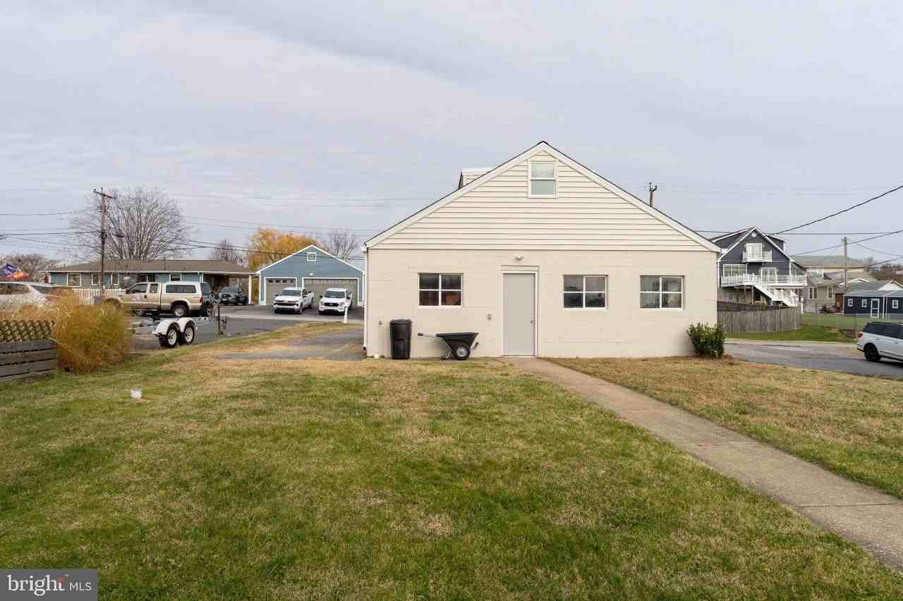 7609 Iroquois Ave - Photo 3 of 50