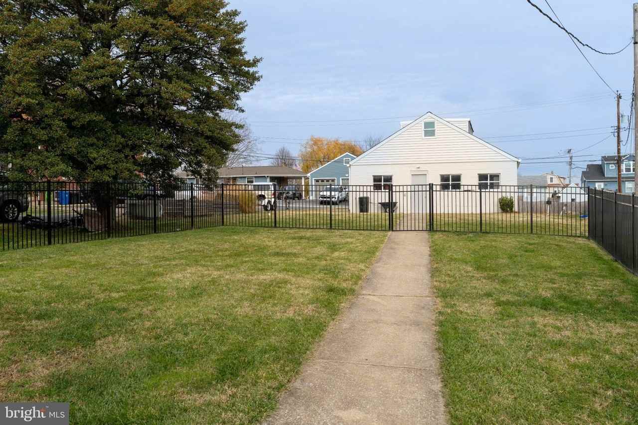 7609 Iroquois Ave - Photo 5 of 50