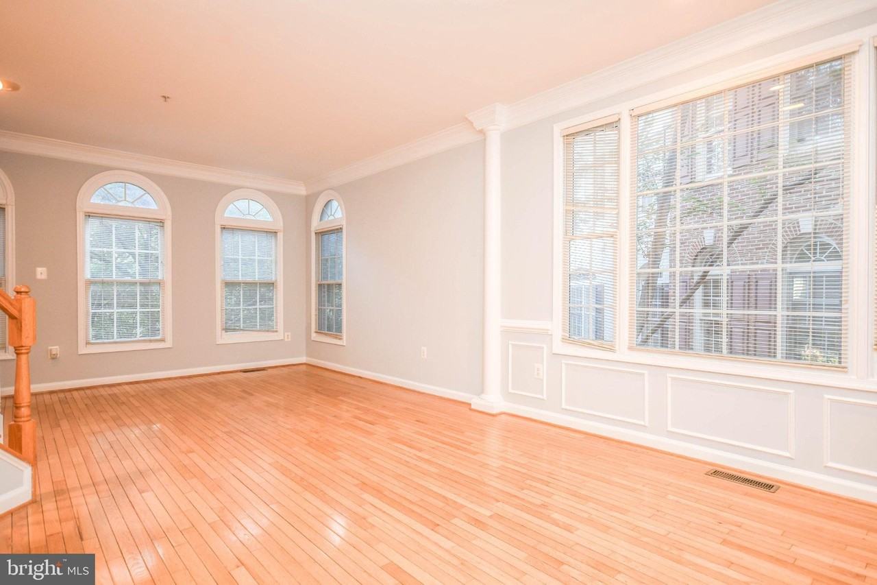 1303 Cameron Hill Ct - Photo 2 of 37